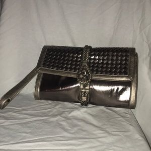 Metallic clutch